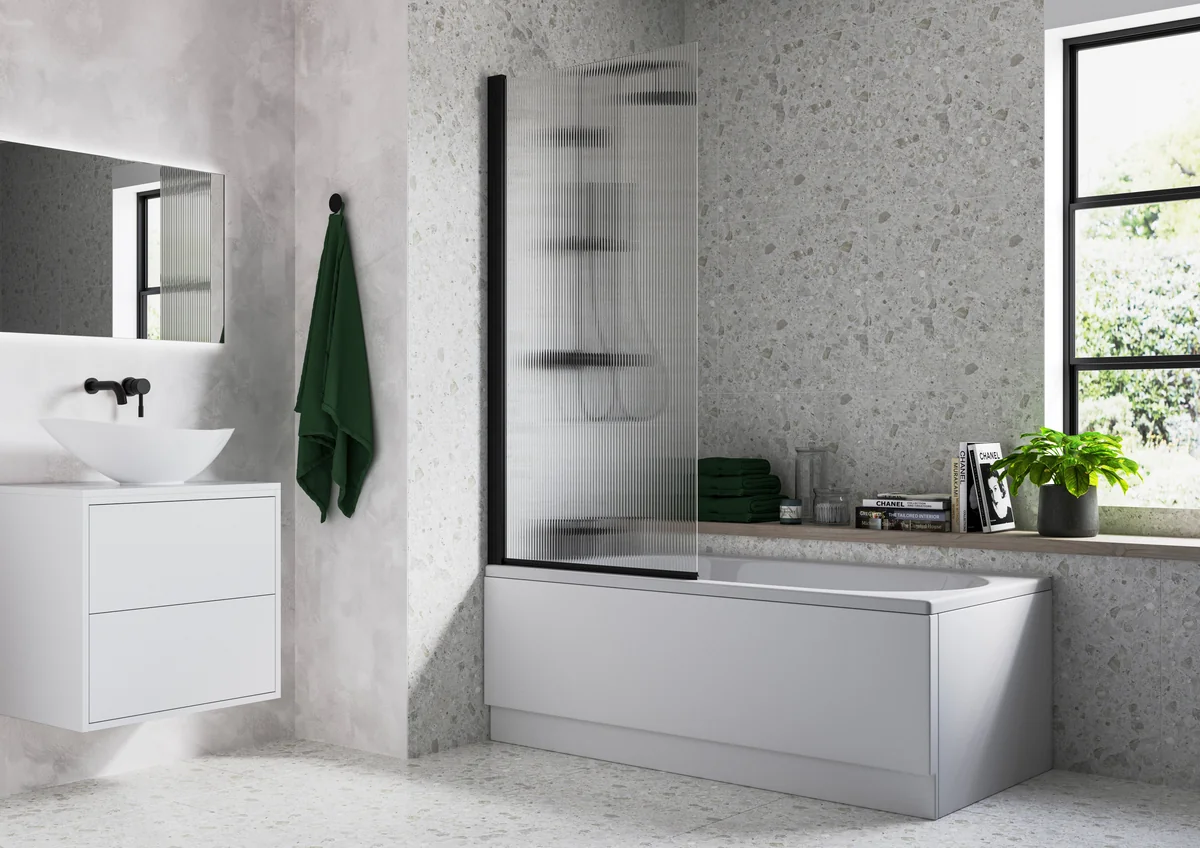 fluted-800x1500mm-single-straight-bath-screen-5mm-matt-black-1.webp